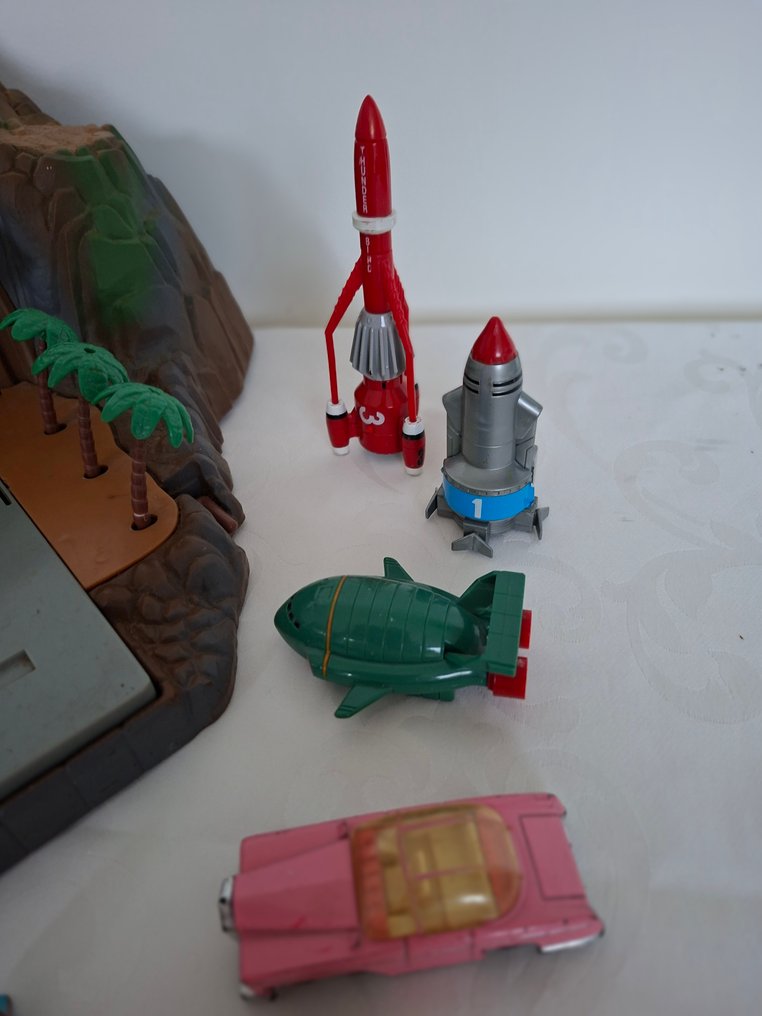 Matchbox - Thunderbirds - Tracy Island playset - U.K. #3.2