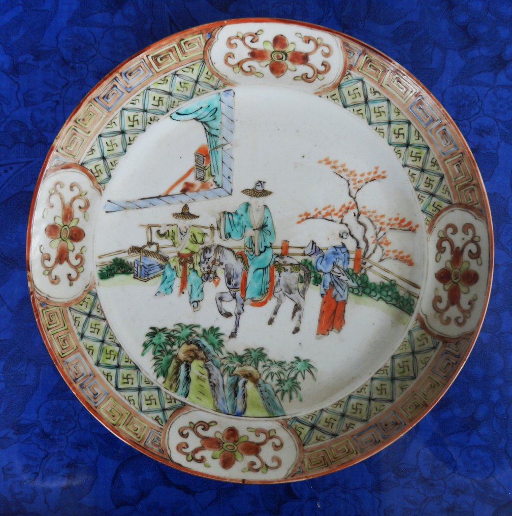 Πιάτο - scène de vie 3 personnages dont un à cheval - Πορσελάνη - πλάτος CANTON (24,5 εκ.) #1.0