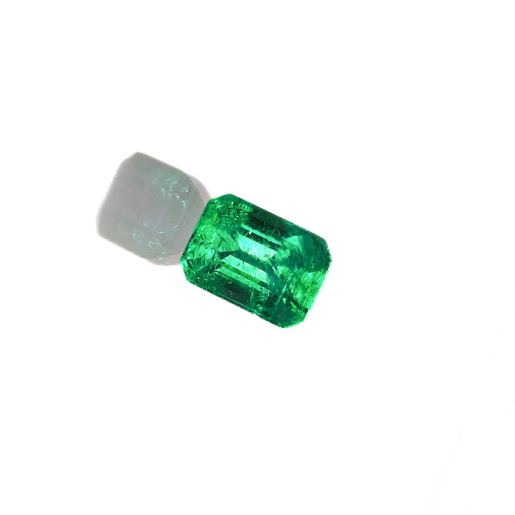 Smaragd  - 2.67 ct - International Gemological Institute (IGI) #3.2