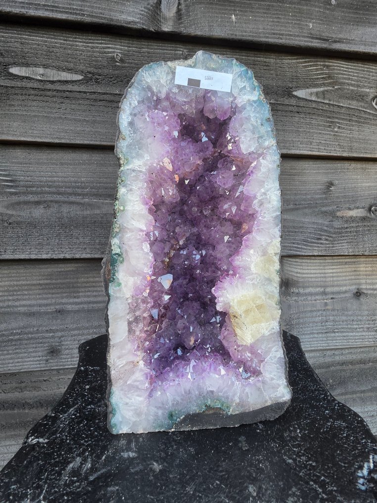 NO RESERVE PRICE Amethyst Geode - Rare Formations Amethyst - Height: 28.5 cm - Width: 15 cm- 5.56 kg #1.0