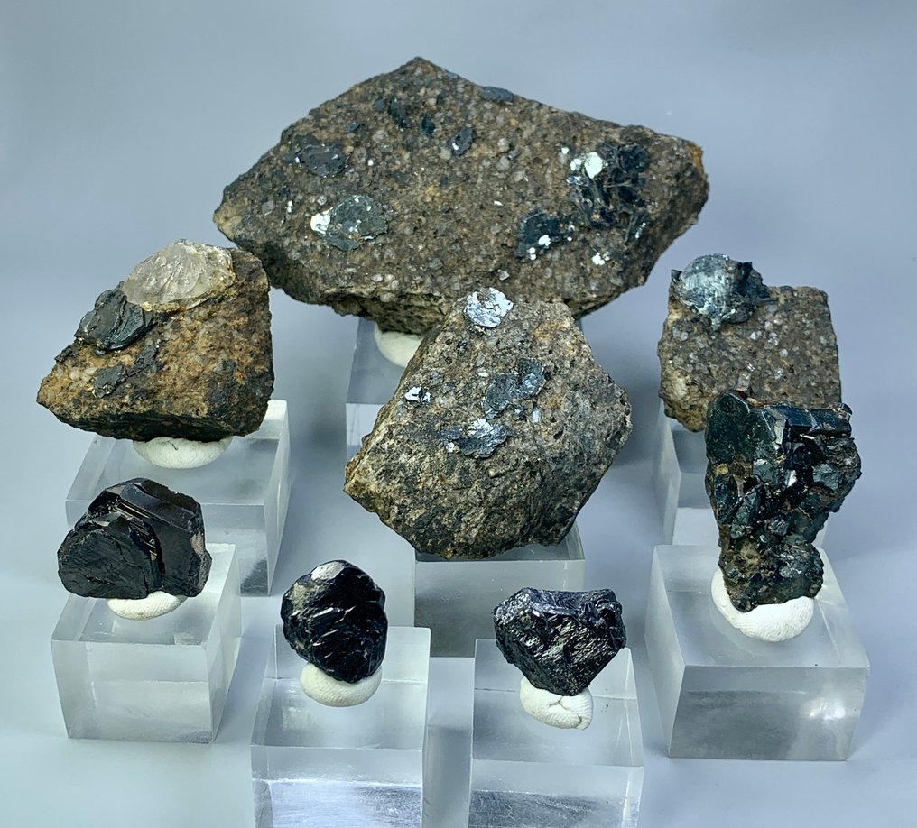 无底价血铁矿配金红石 标本和水晶 - 高度: 128 mm - 宽度: 69 mm- 719 g - (8) #1.0