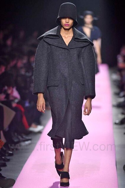 Jacquemus - F/W 2017 "L'Amour D'un Gitan" Runway - Coat #1.0