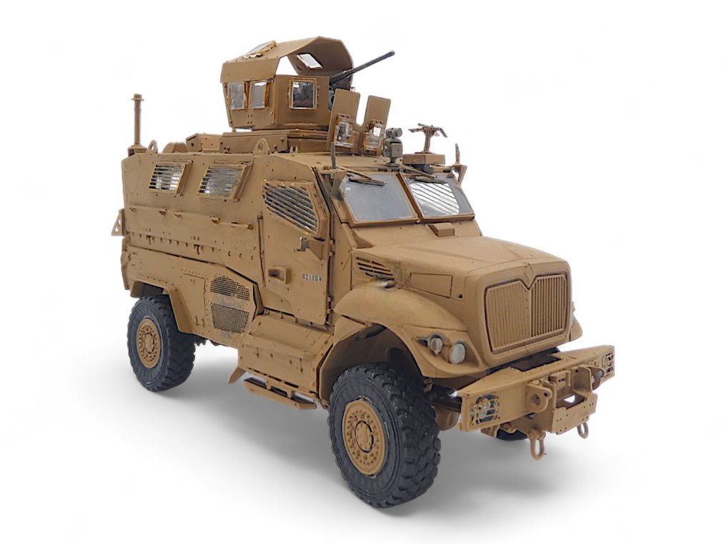 U.S. Army (USA) 1:35, 1:72 - 模型军用车辆  (3) - International Max Pro MRAP / M113 A2 / Hummer AN/TWQ-1 Avenger - 系列：《我们将捍卫》 #3.2