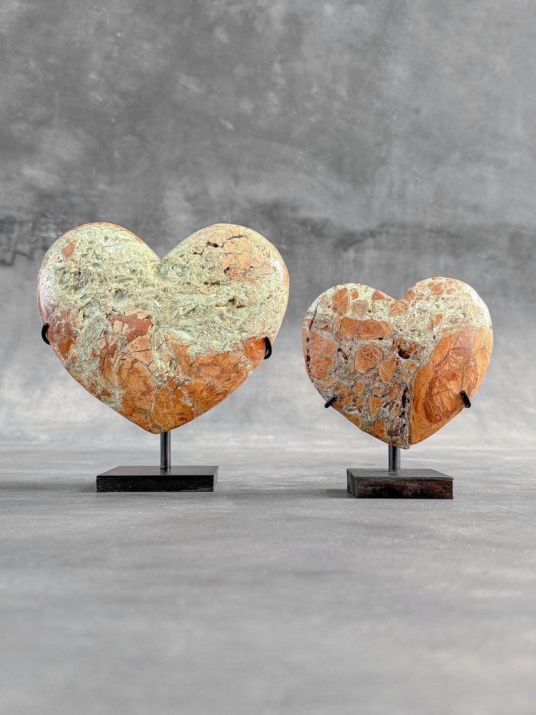 Senza prezzo di riserva - Splendida coppia di Smithsonite verde. A forma di cuore su supporti personalizzati - Altezza: 19.3 cm - Larghezza: 17.7 cm- 3200 g - (2) #1.0