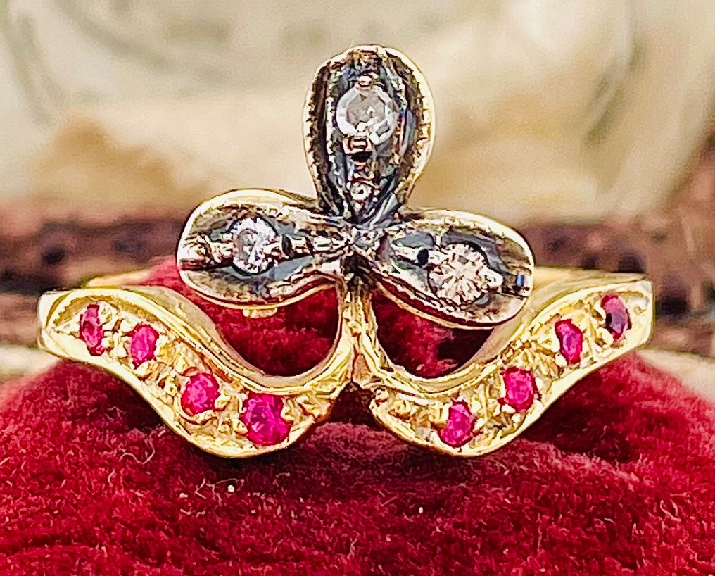 χωρίς τιμή ασφαλείας - Δαχτυλίδι - 9 kt. Κίτρινο χρυσό, Ασημί Διαμάντι (Φυσικό)  - Ρουμπίνι #1.0