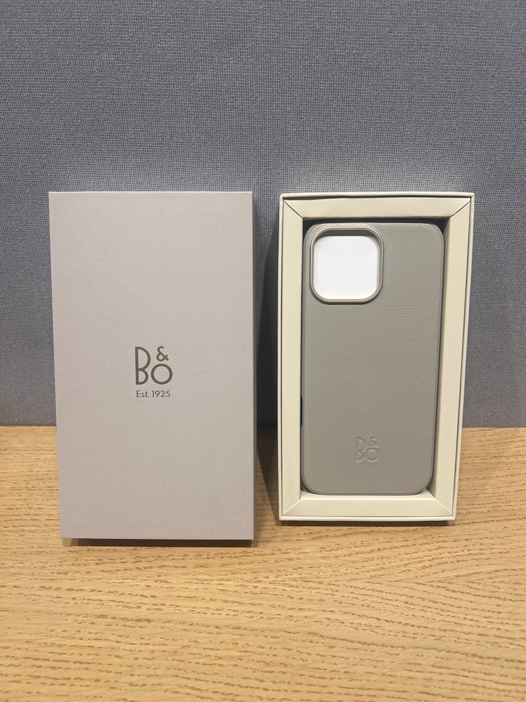 Bang & Olufsen - Custodia in pelle per iPhone 16 Pro Max, colore Hourglass Sand Cassa acustica #1.0