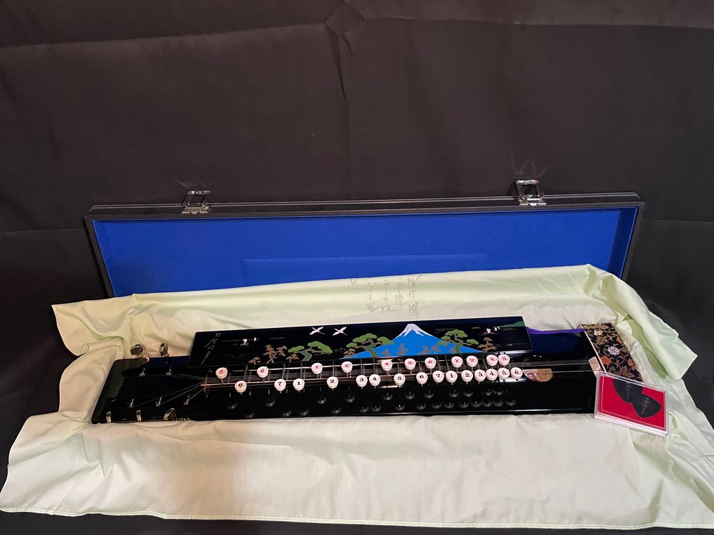 Koga Taishogoto （古賀大正琴） - Japanese Taishogoto, Nagoya Harp. Mount Fuji,Lacquer Desigh -  - Hangszerek - Japán  (Nincs minimálár) #1.0