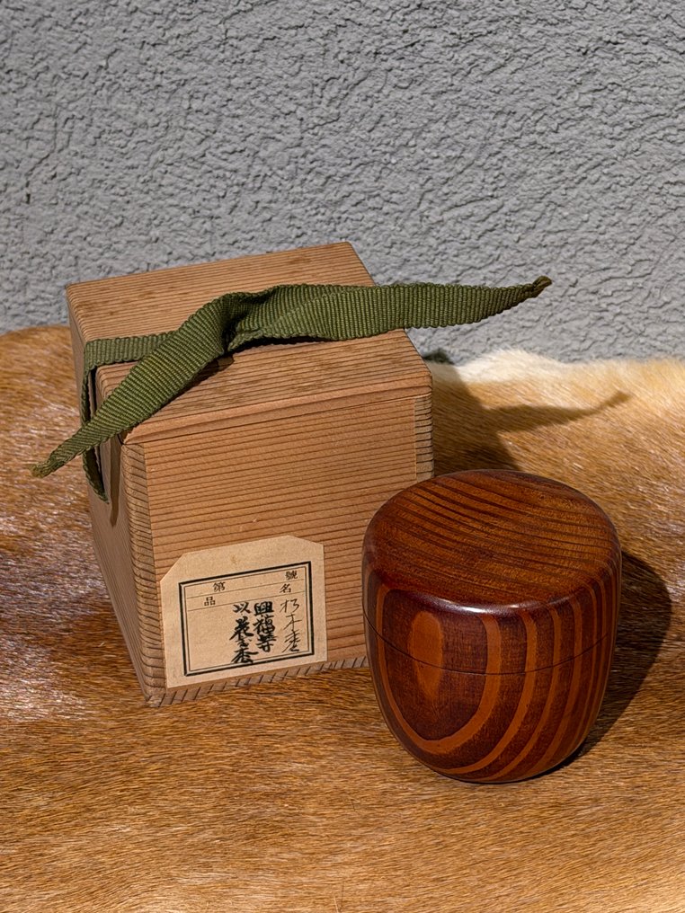 Natsume - Naturträ lakierad teskrin (Natsume) med kornets naturliga rytm. - Trä, lack #1.0