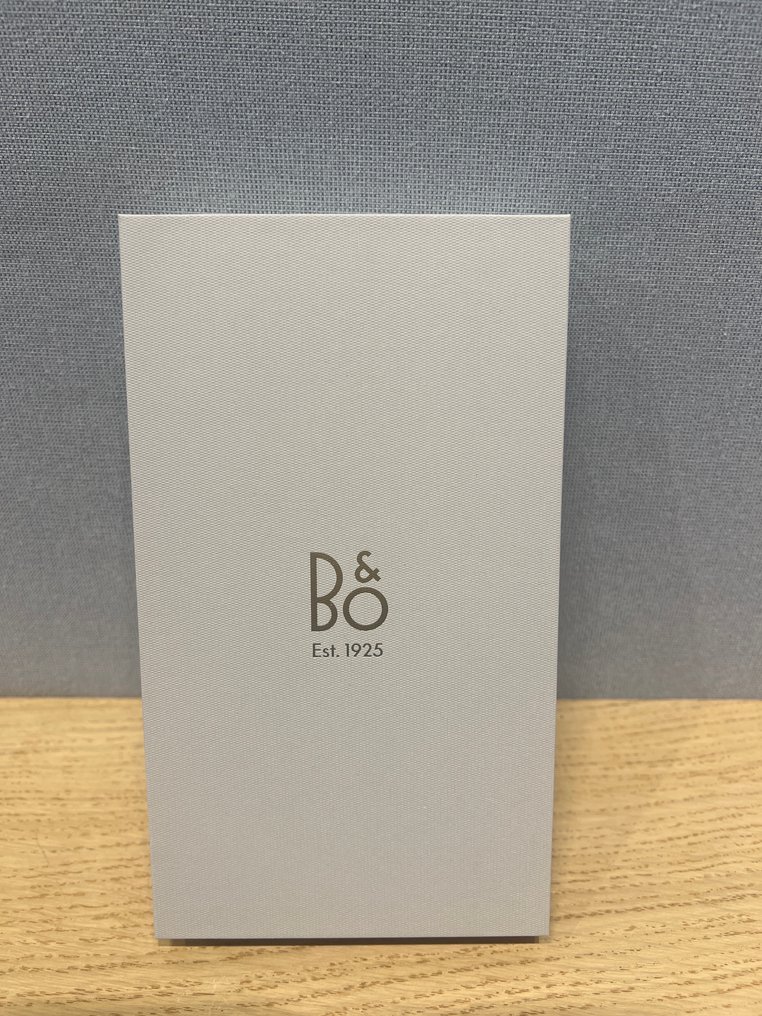 Bang & Olufsen - Custodia in pelle per iPhone 16 Pro Max, colore Hourglass Sand Cassa acustica #3.2