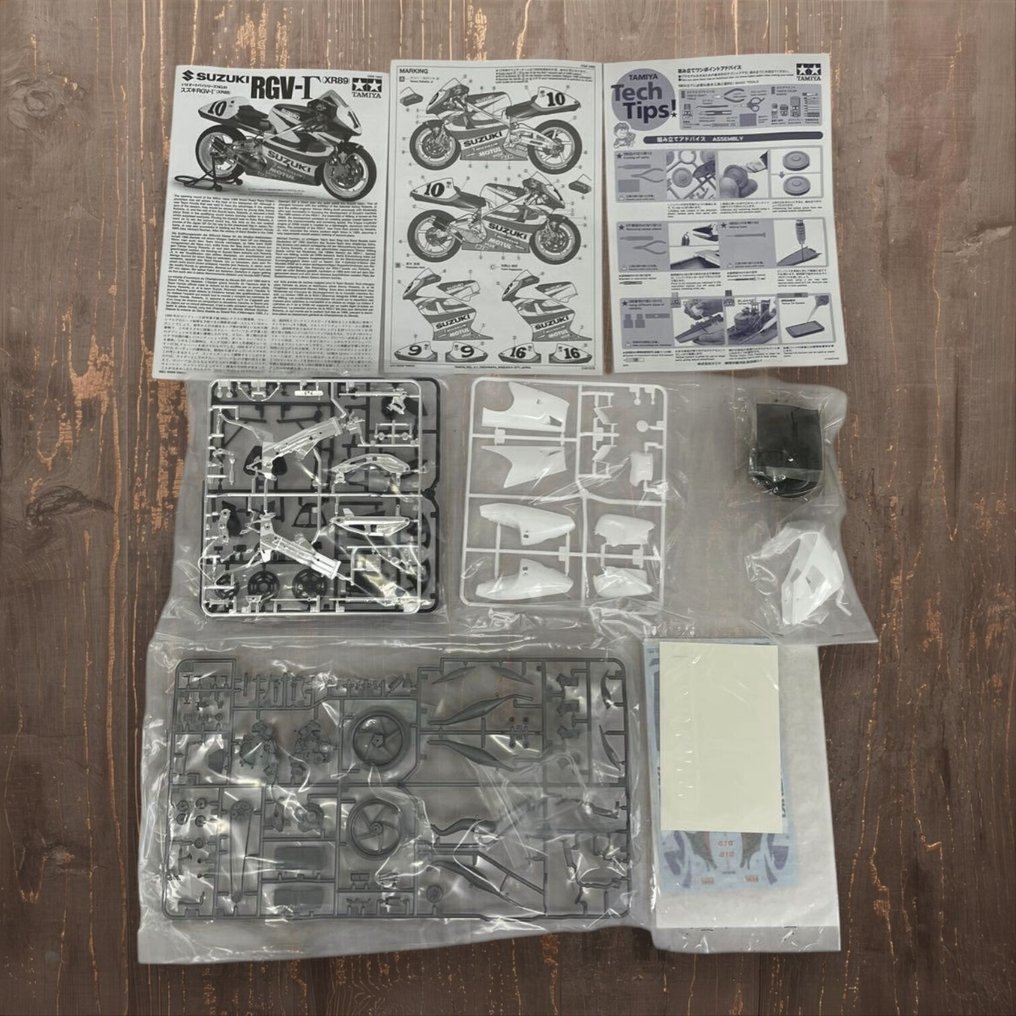Tamiya  - Játékautó SUZUKI RGV-Γ (XR89) Full Display Model Kit - 1990-2000 - Japán #4.3