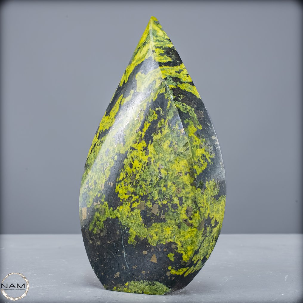 Πολύ σπάνια φυσική φλόγα σε σερπεντίνη. Από το Περού- 941.42 g #1.0