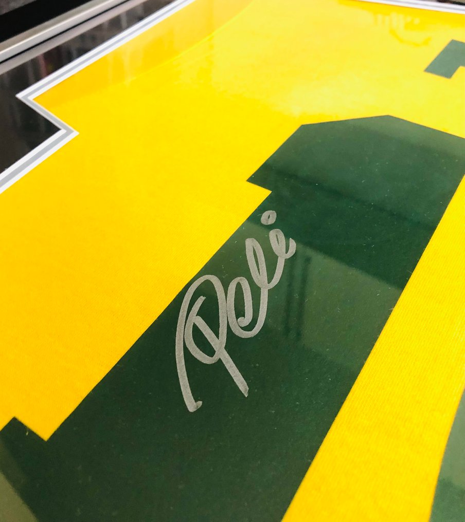 比利 - 裱框签名的1970 FIFA世界杯复古巴西主场球衣  #1.0