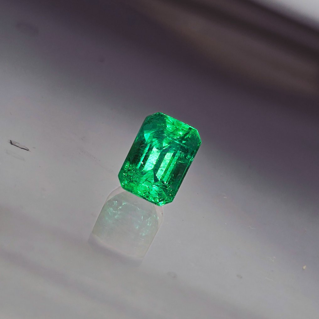 Smaragd  - 2.67 ct - International Gemological Institute (IGI) #1.0