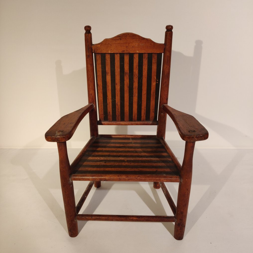 other - Παιχνίδι έπιπλο 2 Shaker oval boxes, a miniature slat-back armchair, hat stands and a bucket. - 1920-1930 - ΗΠΑ #1.0