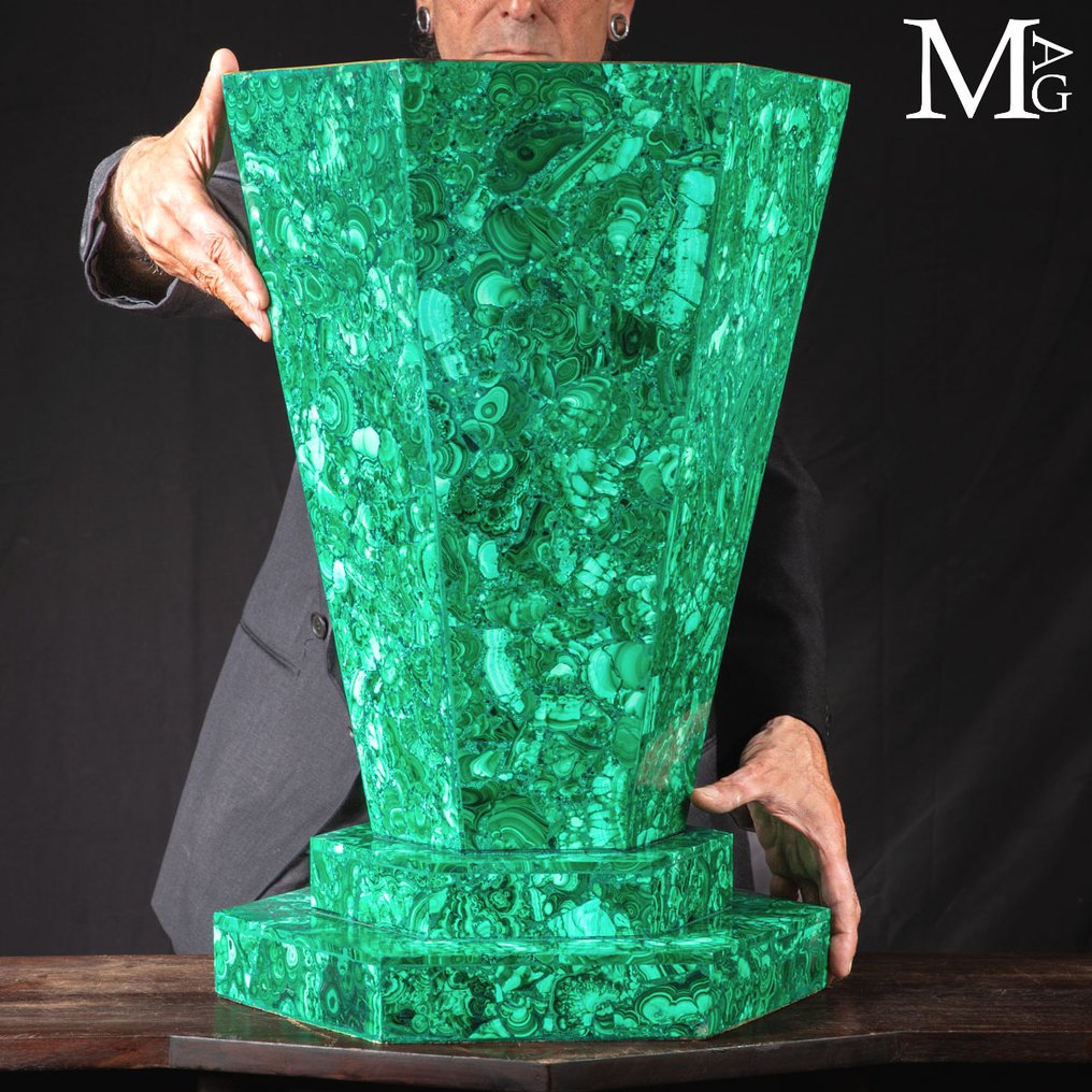 Monumental Vase in Natural Malachite – Imperial Style Lapidary Art - Height: 60 cm - Width: 40 cm- 16.17 kg #1.0