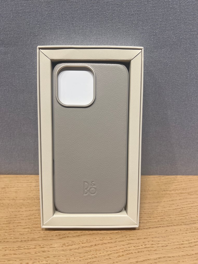 Bang & Olufsen - Custodia in pelle per iPhone 16 Pro Max, colore Hourglass Sand Cassa acustica #1.0