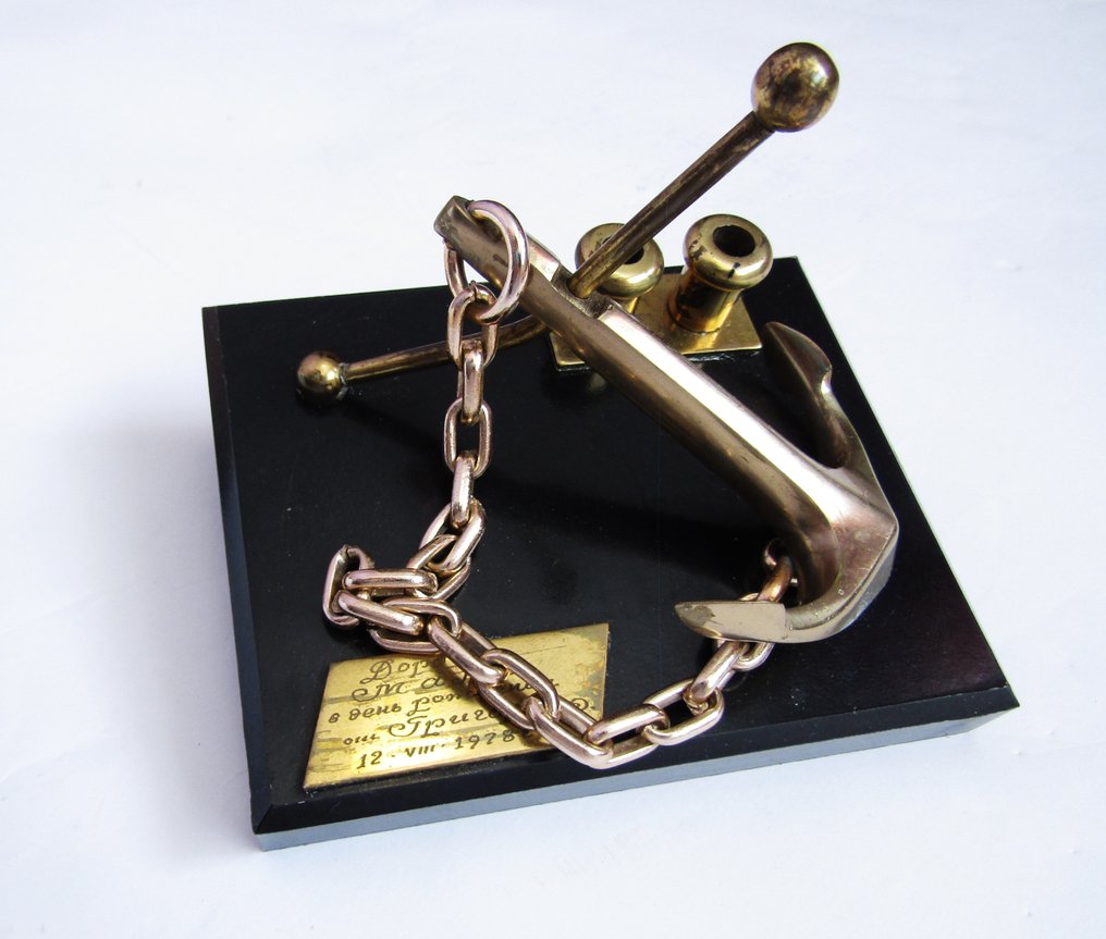 Ναυτικά αντικείμενα - Μέταλλο- Παλαιωμένη θήκη για στυλό γραφείου με ναυτικό θέμα. #3.2