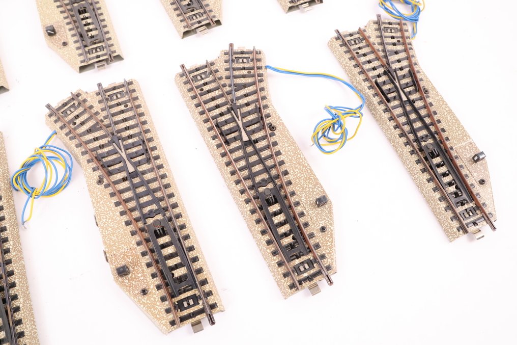 Märklin H0 - 5203/5204/5138L - Binari di modellini di treni (13) - 13 pacchetti di delig M-Rails con scambi elettrici. #2.1