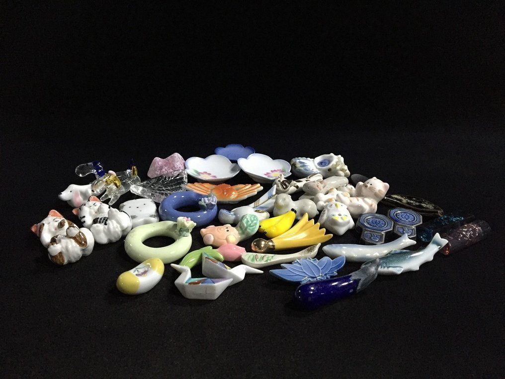 Japanese - Statua, Unique Set of 40 / Japanese Vintage Pottery Chopstick Rest Set - 0 cm - Ceramica, Porcellana #1.0