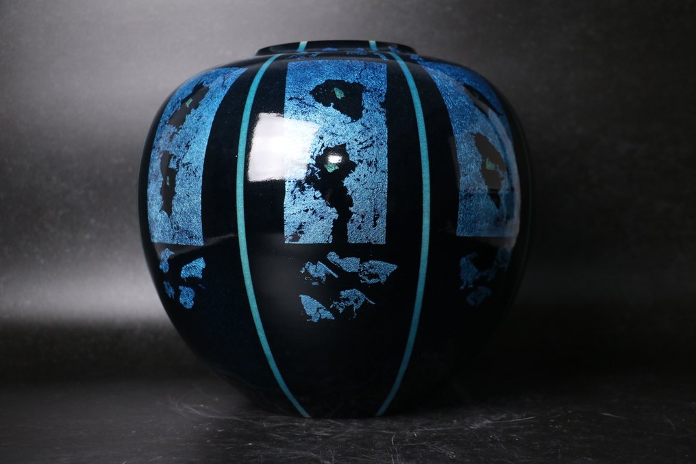 银色花瓶《Gin no Hana》由古川俊夫创作 - 陶瓷 - 古川利男 Furukawa Toshio (1949-) - 日本 - 1900-2000 #4.3