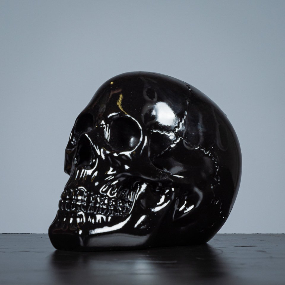 雕刻, Zwarte schedel - 180 mm - 180 mm - 樹脂 - 2022 #2.1
