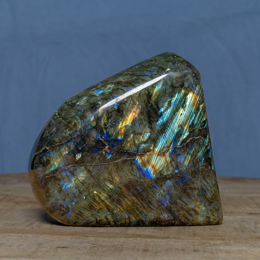High-quality Labradorite Sculpture Carvings - Height: 15.3 cm - Width: 15.3 cm- 2260 g #3.2
