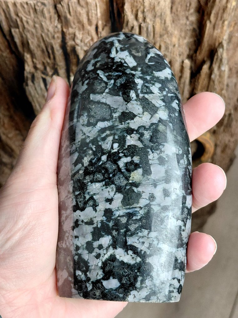 Collection of beautiful Grabo Merliniet gemstone sculptures. - Height: 13 cm - Width: 4 cm- 2.3 kg - (4) #3.2