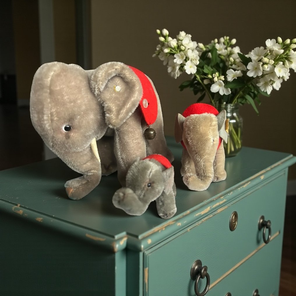 Steiff - 毛绒动物 Set of 3 vintage Steiff elephants in mohair – Steiff button, “Original Steiff – Made in Germany” - 1950-1960 - 德国 #3.2