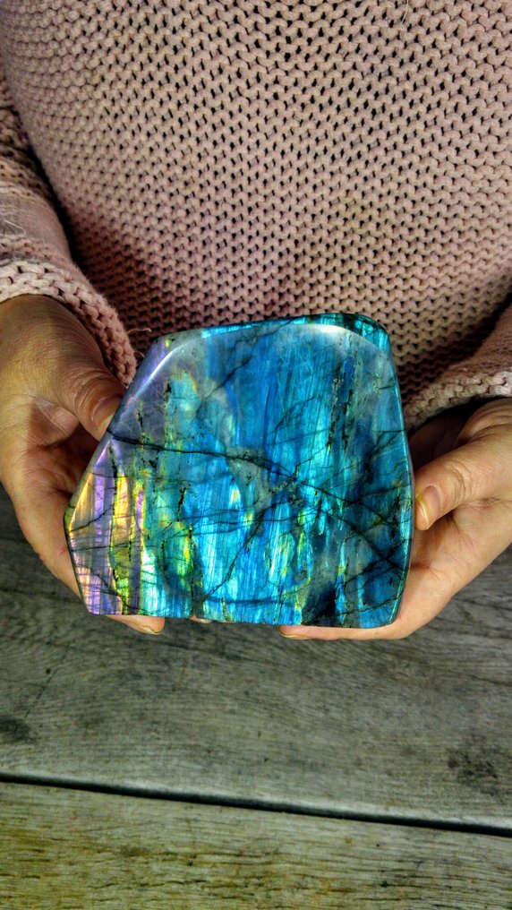 Labradorit Sjælden turkis + guld - pink farver chameleon. - Højde: 11 cm - Bredde: 11 cm- 696 g #1.0