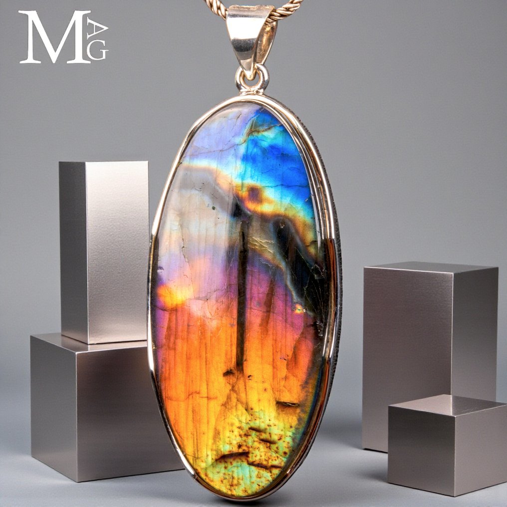 Extraordinary Silver Pendant - Superb Quality Labradorite with Unique Natural Reflexes - Certified - Height: 65 mm - Width: 26 mm- 23 g #1.0