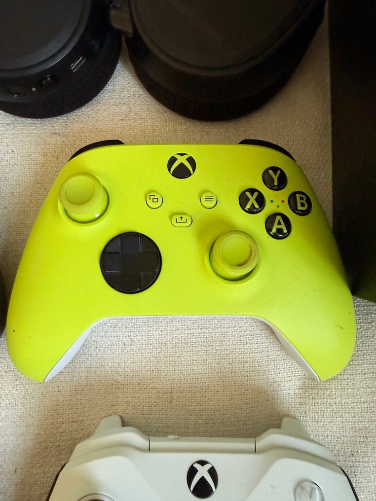 Microsoft - Xbox Series X - with controllers and headsets - Videopelikonsoli #2.1