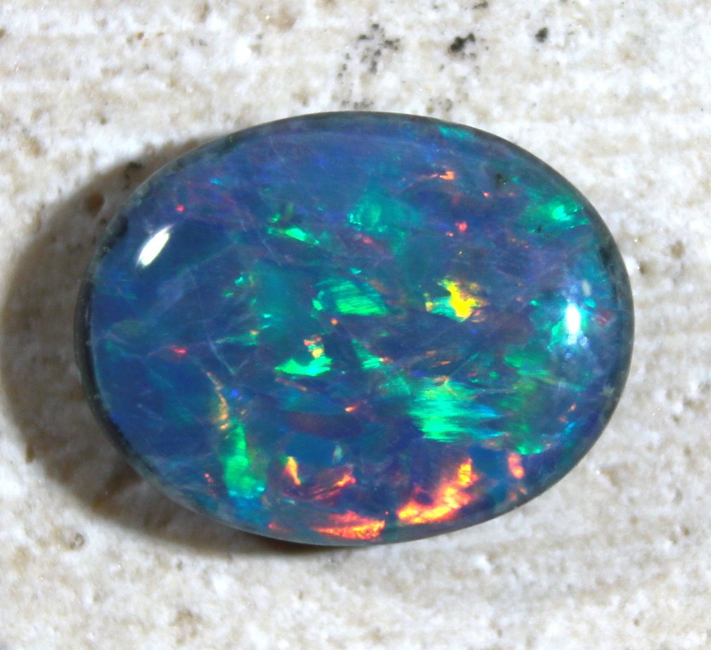 Cts. 1.30 Australian Triplet Opal Cabochon - Altezza: 9 mm - Larghezza: 7 mm- 0.26 g #2.1