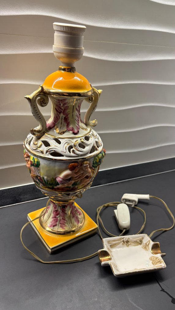 capodimonte - Mok (5) - Porselein - Sieradendoosje, 2 asbakken. #4.3