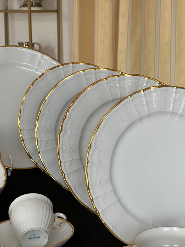 KPM Berlin - ORIGINAL Königliche Porzellanmanufaktur Berlin - Rocaille 05 - Weiß mit Goldrand - Table service for 12 (54) - Dining and coffee service - Porcelain #4.3