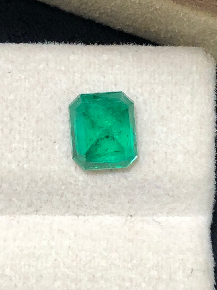 No reserve price - 1 pcs  Green Emerald  - 1.43 ct - International Colored Gemstone Association (ICA GemLab) #4.3