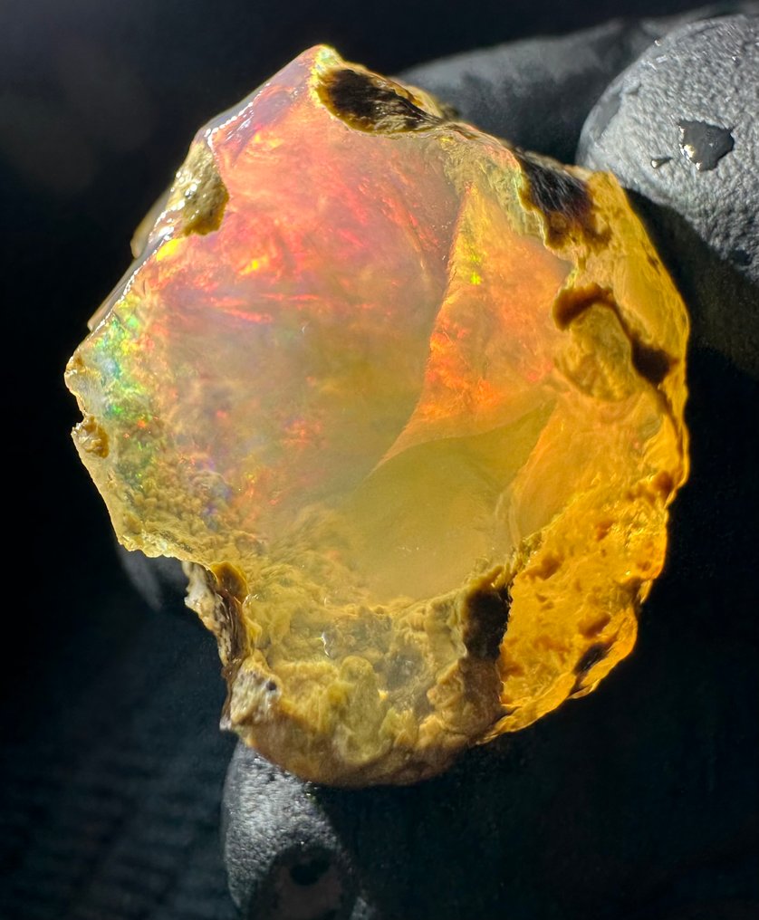 67克拉水晶欧泊 粗糙- 13.4 g #1.0