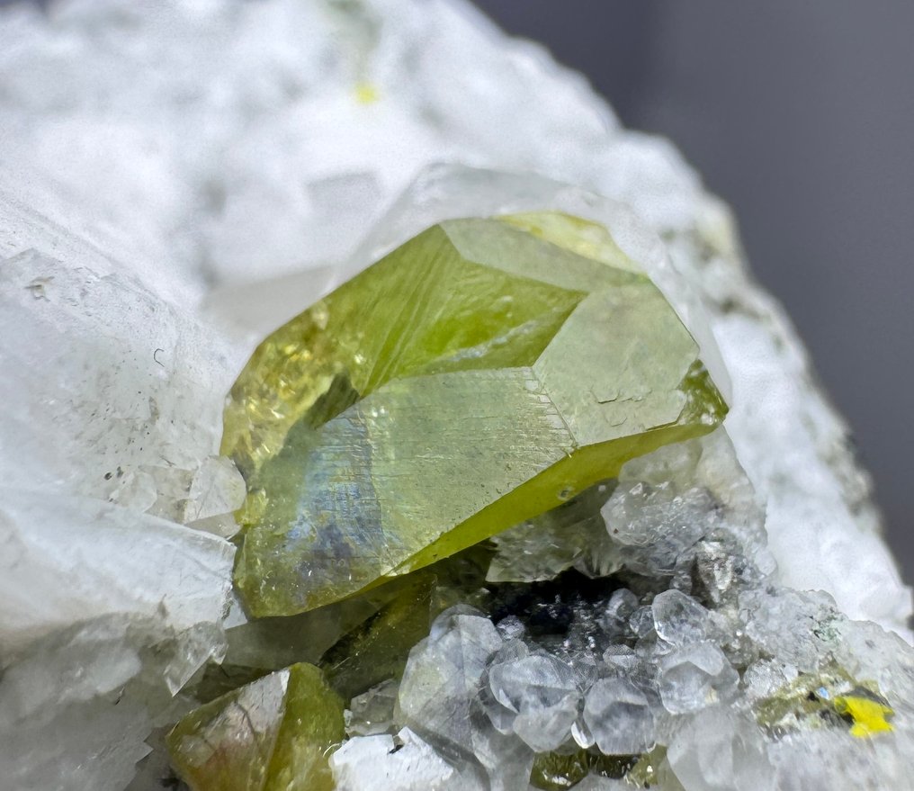 Exquisite Titanite Sphene On Feldspar Crystals on matrix - Height: 53 mm - Width: 44 mm- 70 g - (1) #2.1