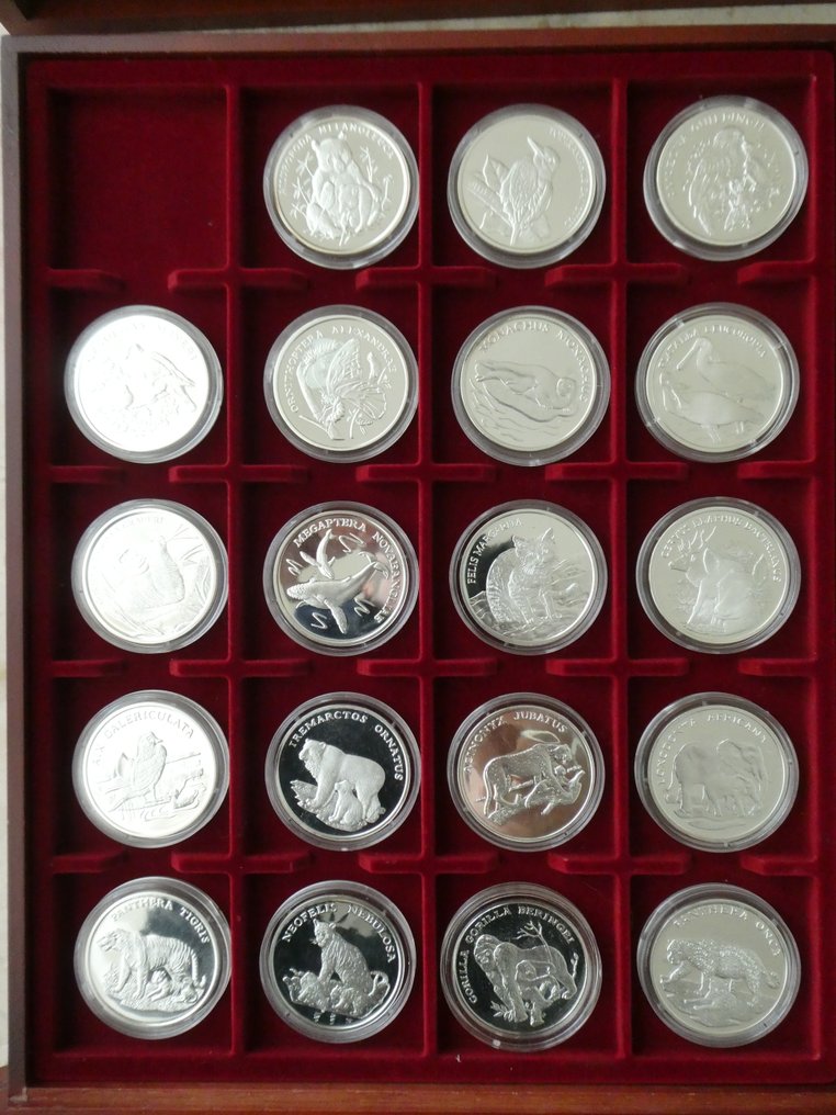 World. 1996 WWF 30 Years A beautiful collection of 0.999 silver coins featuring animals #1.0