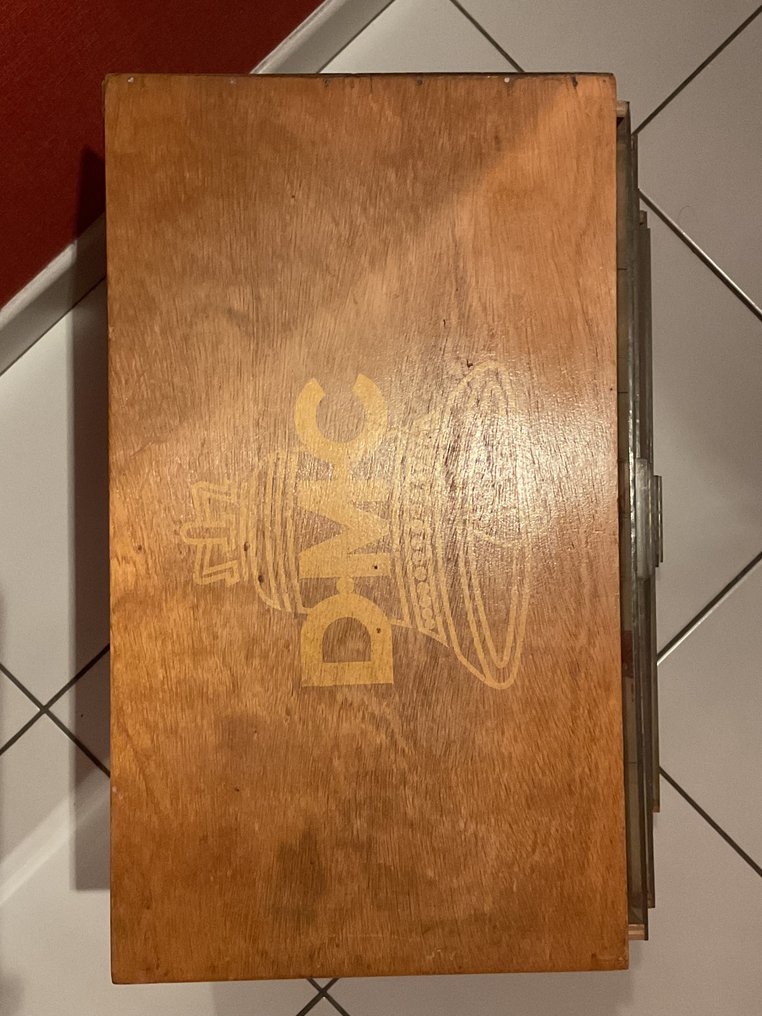 DMC - Présentoir de mercerie - Set de cusut - Lemn, Plastic - Cu conținut #4.3