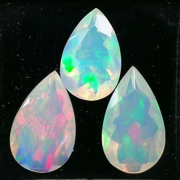 3 pcs Opal - 4.85 ct - Instituto Gemólogico Español (IGE) - Gra intensywnych kolorów #1.0
