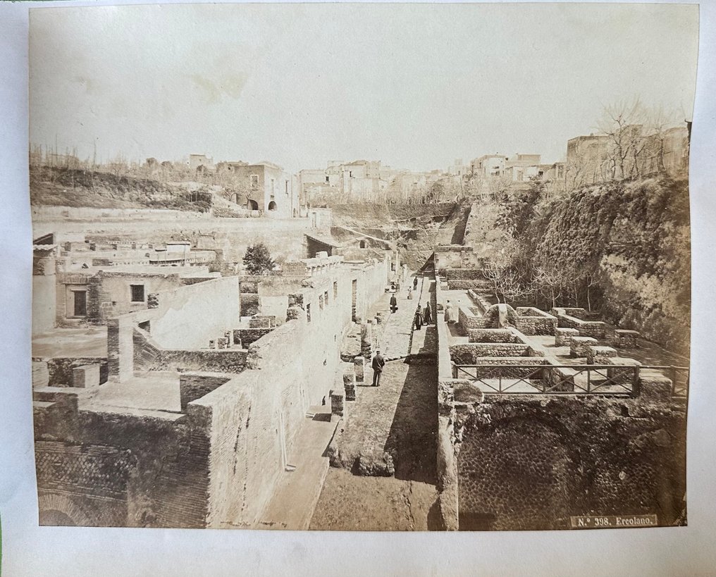 Roberto Rive (attribuito) - Pompei - Ercolano. Antiche fotografie del 1870 degli scavi archeologici di Roberto Rive ? #1.0