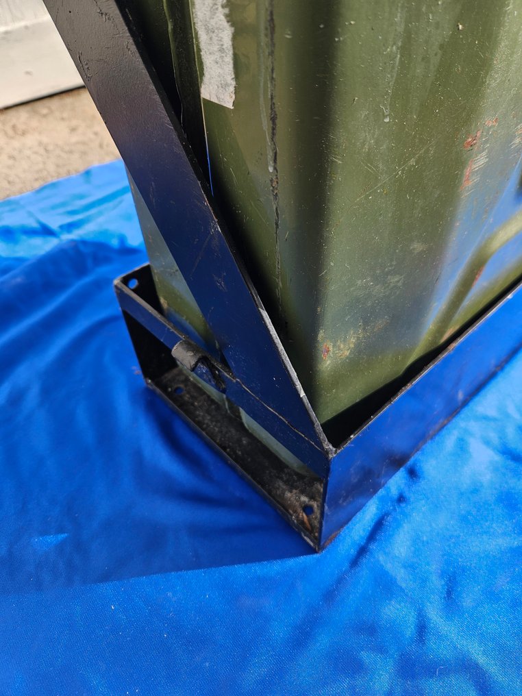 Ανταλλακτικό αυτοκινήτου (1) - jeep - Land Rover - Jeep  Land RoverTanica con supporto #2.1