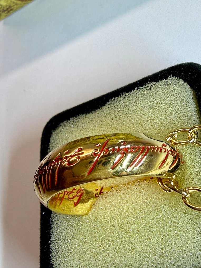 Lord of the Rings, Anniversary Edition Ring with "Red Elven Engravings" - The only Ring Authorized by the Movie Production Company "New Line Cinema".RARE. - 24K Gold Plated,Collectors Edition, Limited Edition, with Certificate of Authenticity - 1:1 Scale - #3.2