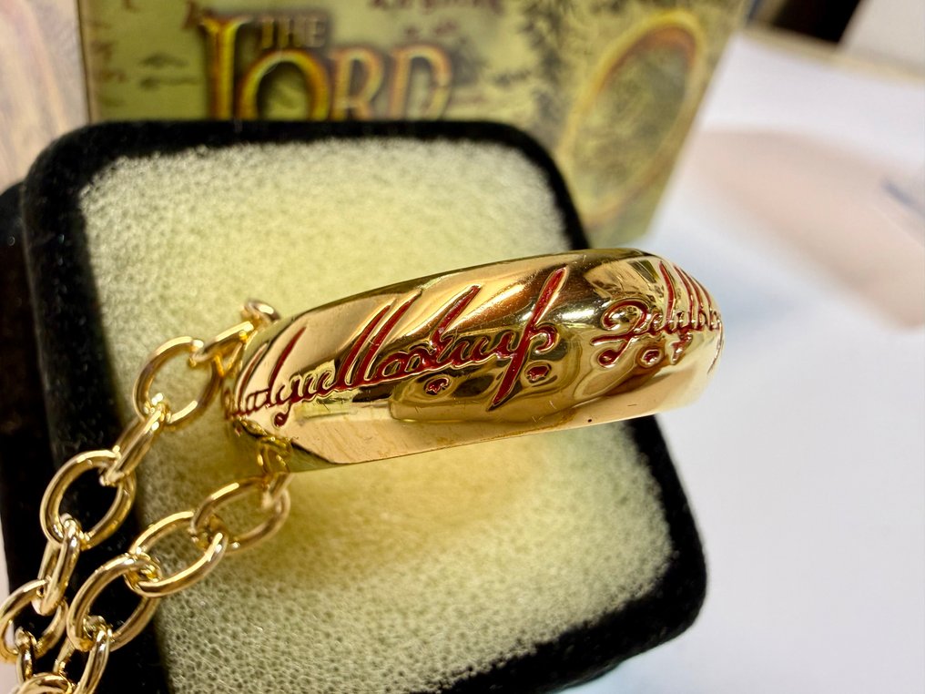Lord of the Rings, Anniversary Edition Ring with "Red Elven Engravings" - The only Ring Authorized by the Movie Production Company "New Line Cinema".RARE. - 24K Gold Plated,Collectors Edition, Limited Edition, with Certificate of Authenticity - 1:1 Scale - #4.3