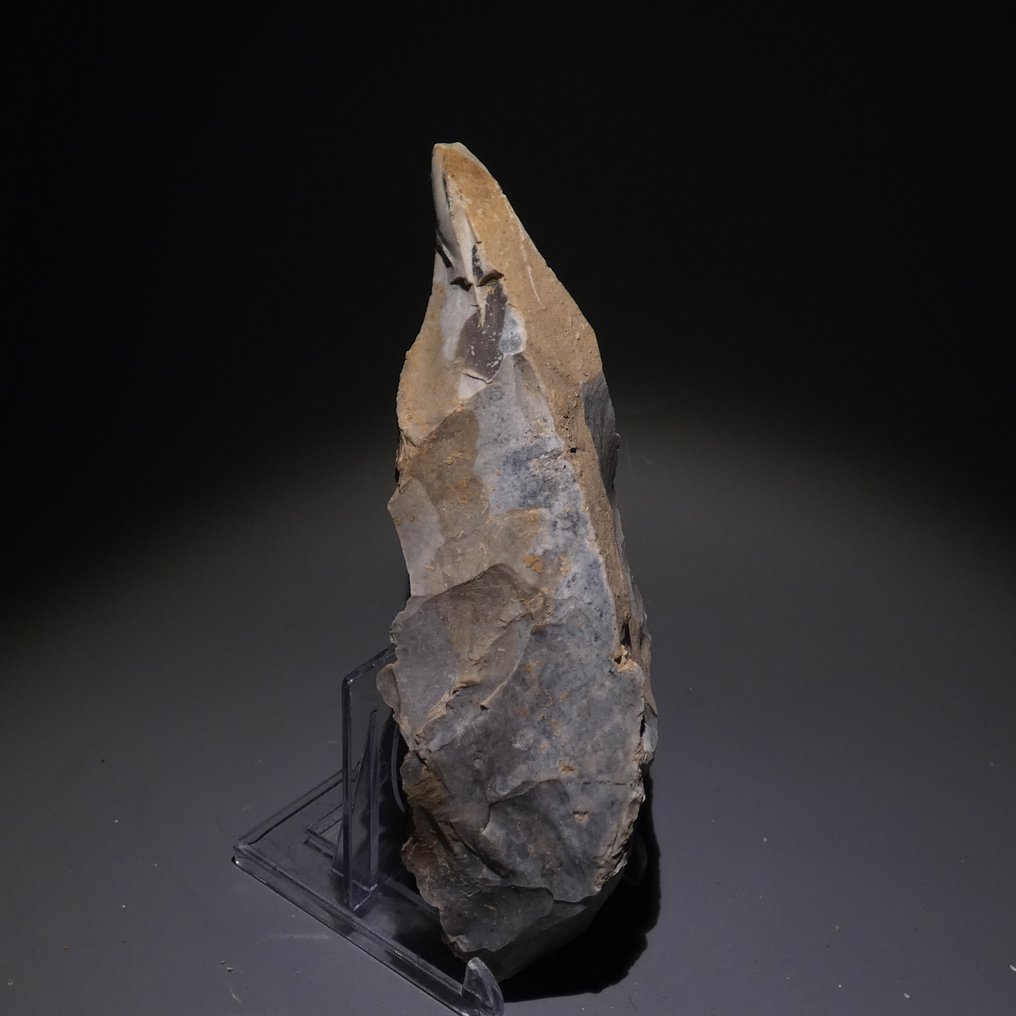 Neolithic Big Flint. 15 cm L. Knife - 5000  BC Axe  (No reserve price) #2.1