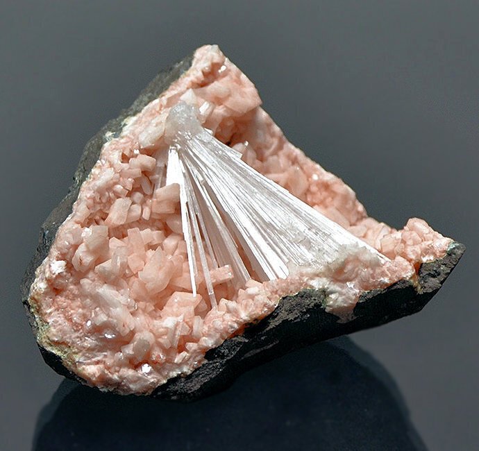 Beautiful Scolecite Specimen - Height: 5.5 cm - Width: 5 cm- 102 g #1.0