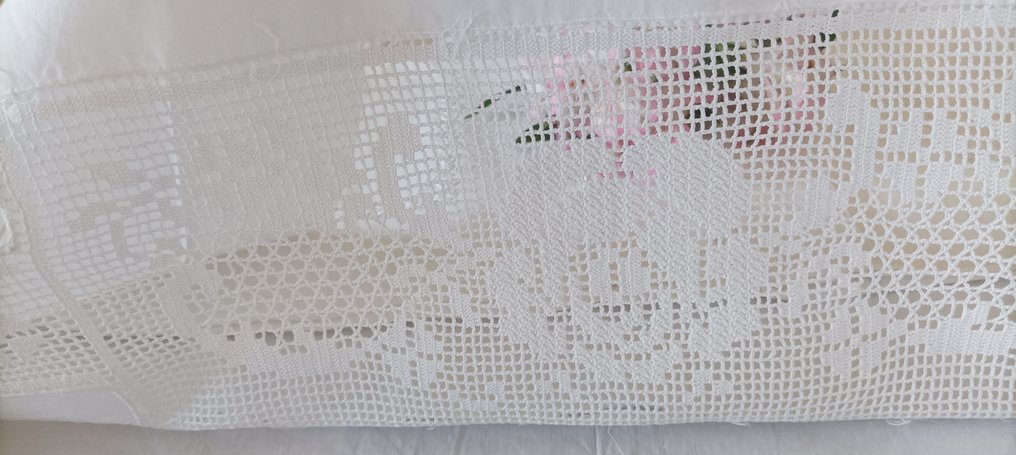 Elegáns ágynemű készlet finom kézi csipkékkel és kézzel hímzett virágokkal - Ágynemű (3) - 250 cm - 175 cm #1.0