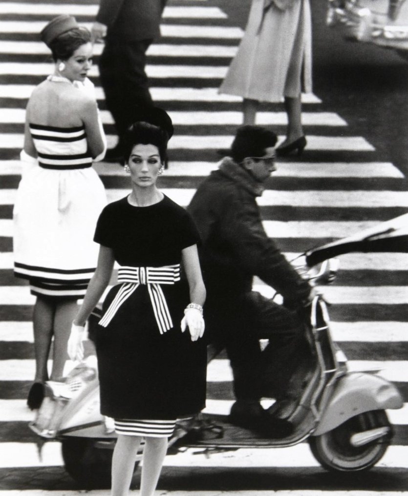 William Klein - Simone Dalleincourt e Nina Devos - Piazza di Spagna - Rome - 1960 #1.0