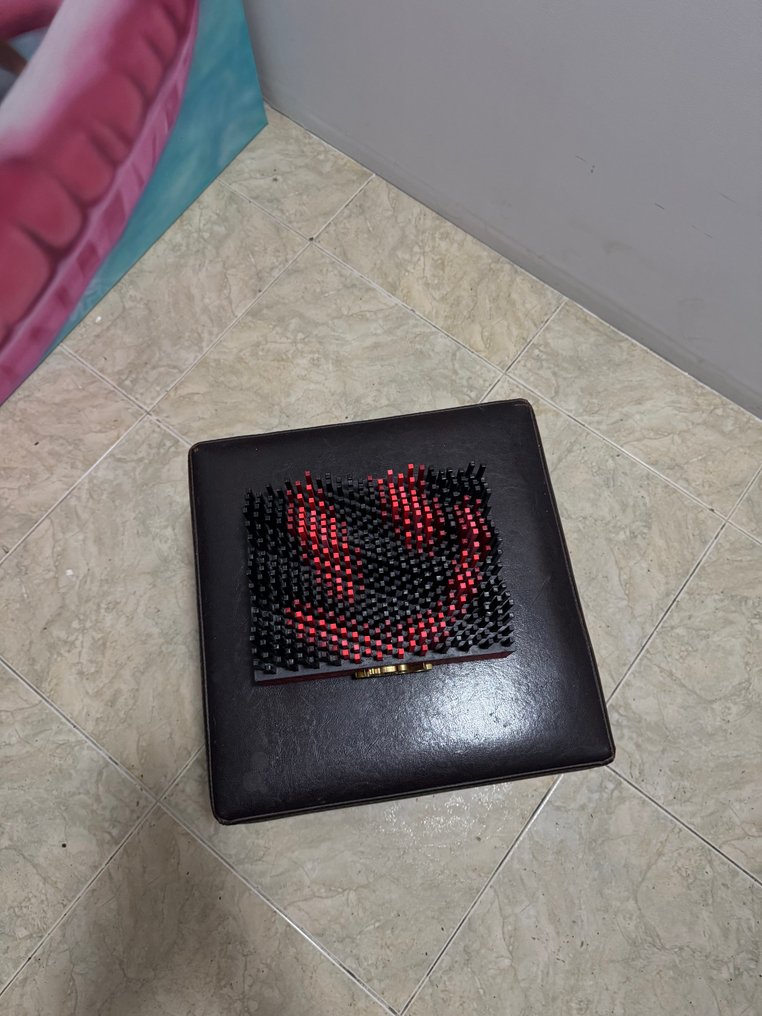 Hiones (XX-XXI) - Smile (U.V. Effects) #4.3