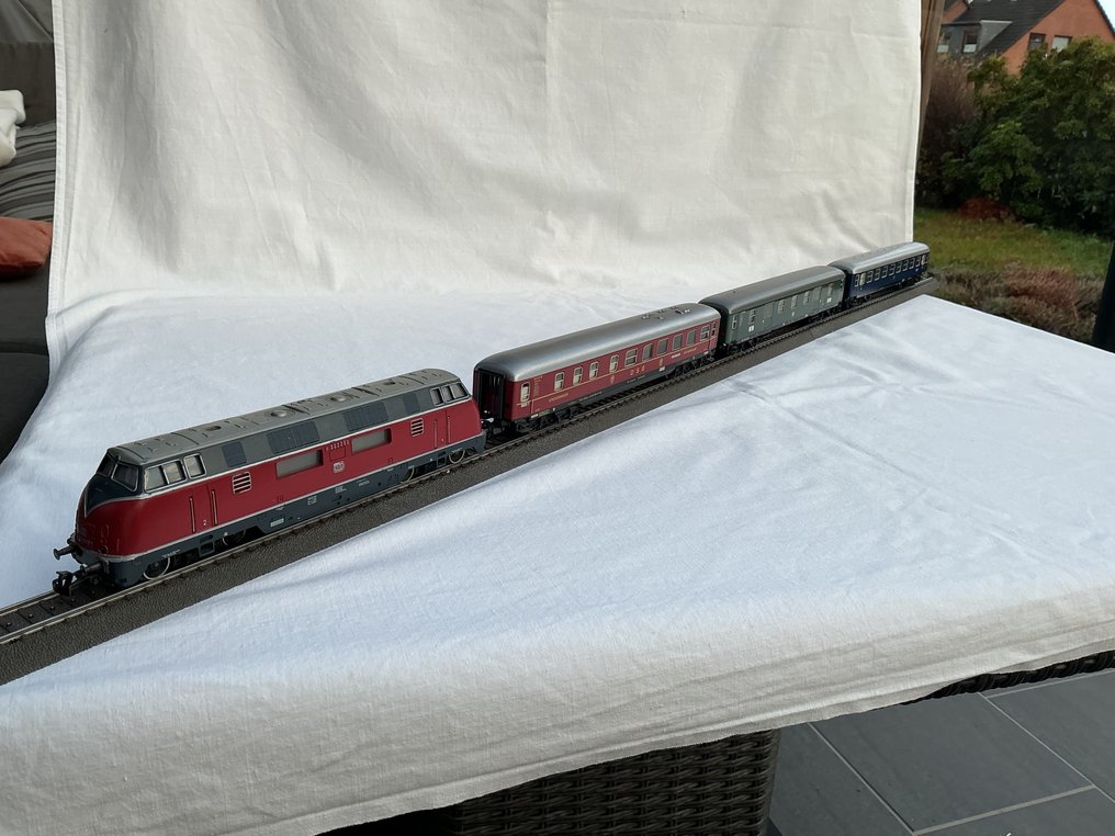Märklin H0 - 3021/4025/4052/796-03 - Σετ τρένων (4) - Τρένο πετρελαίου V 200 027 με 3 επιβατικά αυτοκίνητα D-Zug. - DB #1.0
